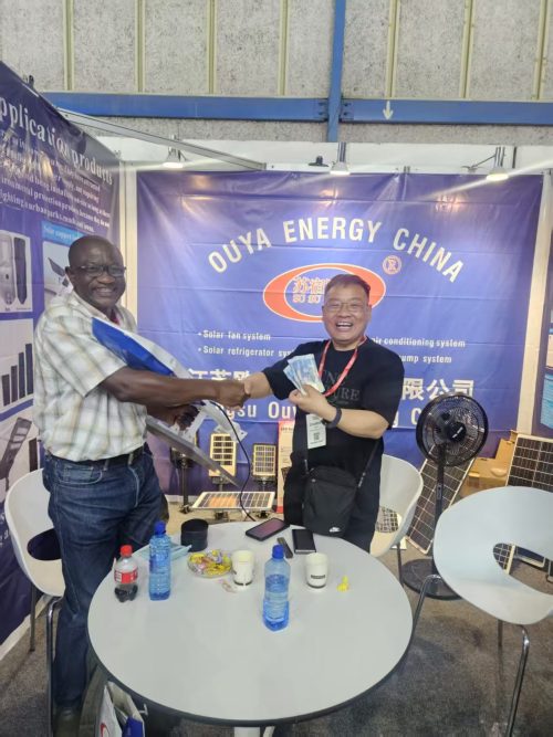 Ouya Lighting -Наведайце выставу Ёханэсбурга -Паўднёвая Афрыка Міжнародная выстава для захоўвання сонечнай энергіі