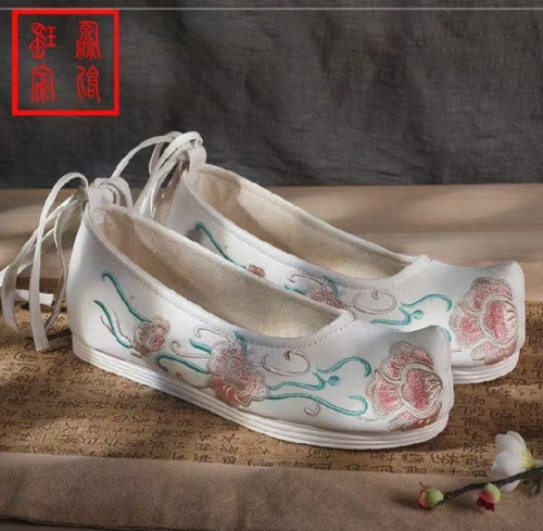 The history of shoes in China
