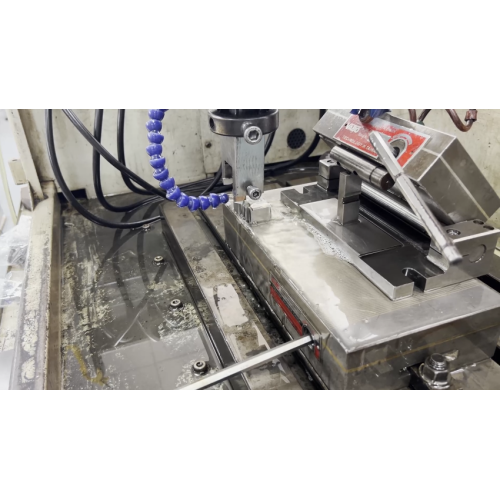 Yüksek Hassasiyetli Elektronik Bileşenler İmalatı için CNC Tel Kesme Erozyon Süreci