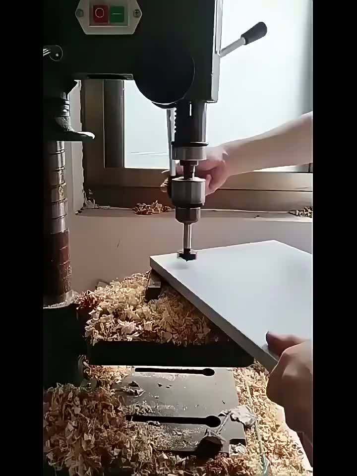 пила по дереву