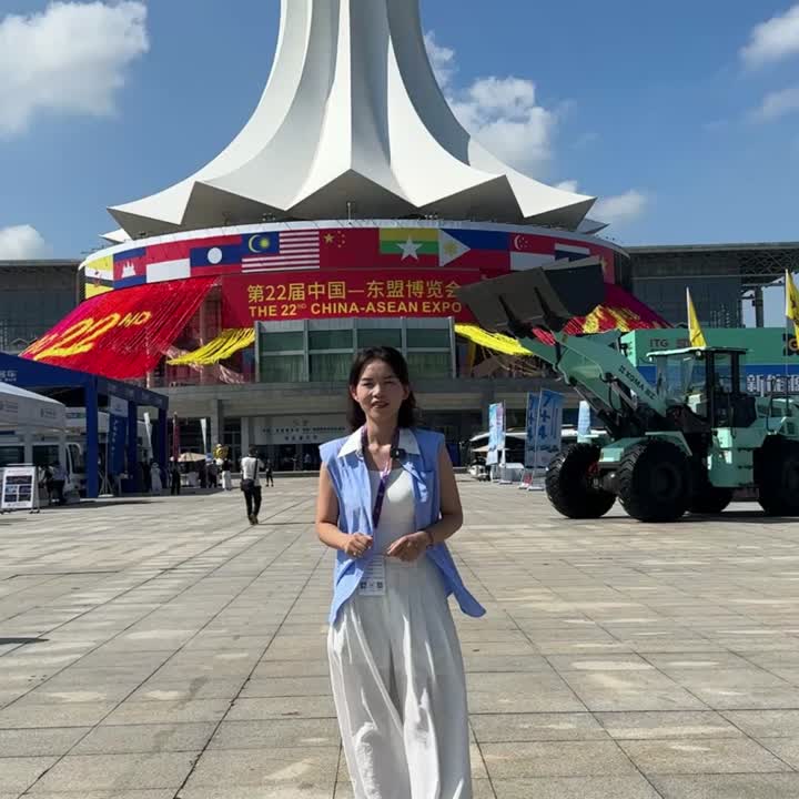 Sunlong EVU8 Electric Passenger Van