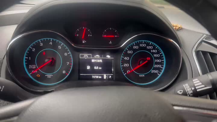 Onduleur de voiture Z08 12V-24V à 220V