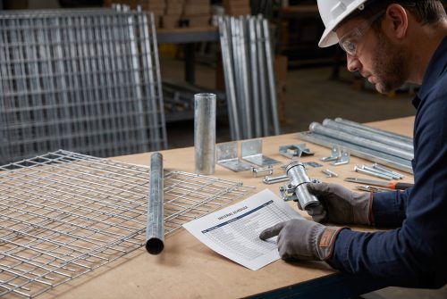 Strumenti essenziali per l'installazione della rete metallica della recinzione: una lista di controllo completa per gli appaltatori