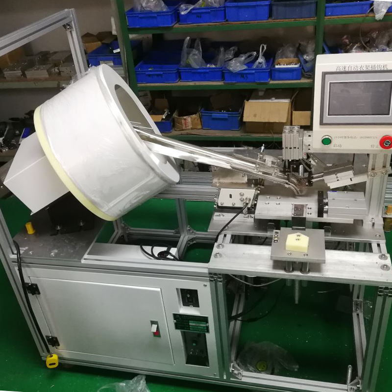 Máquina para fabricar perchas de madera de alto rendimiento