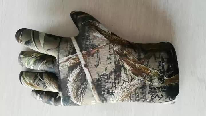 Camo waterproof gloves