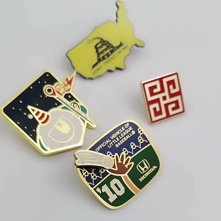 Lencana pin enamel adat