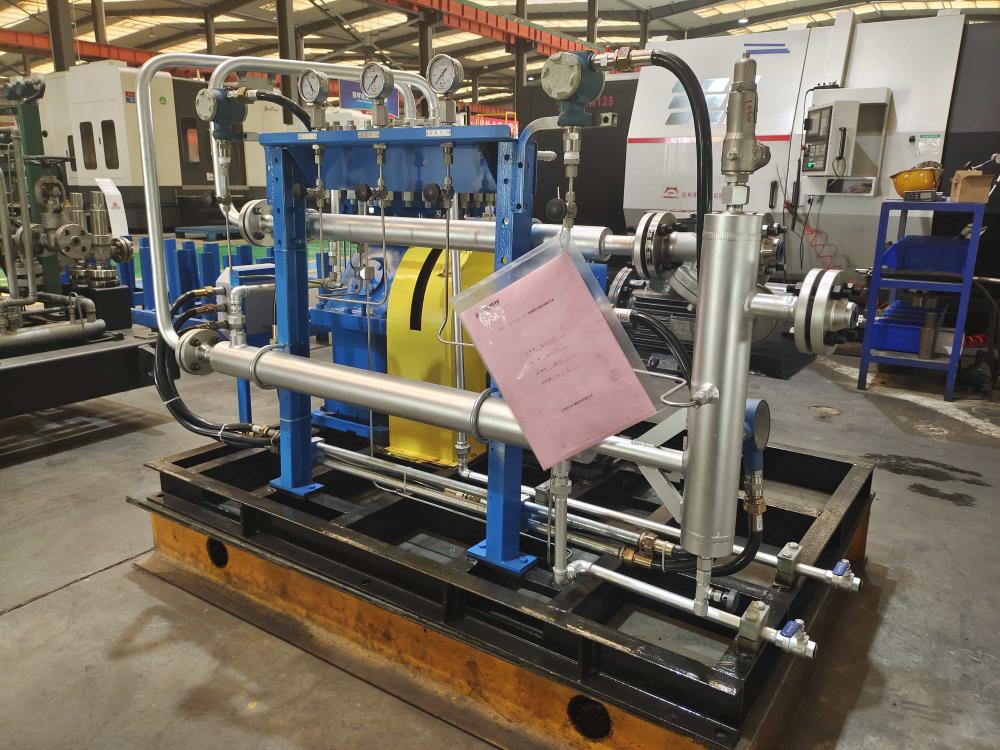 Diaphragm compressor equipment