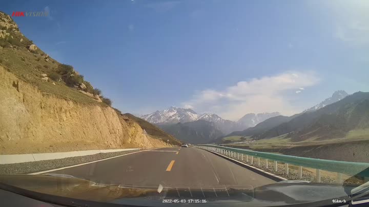 Dashcam -Aufzeichnungen von Landschaften in Xinjiang, Kinn