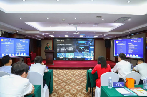 La "pizarra inteligente" convierte el aula en un "campo de exposición" de alta tecnología en segundos