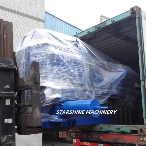 125T Baler ładuje się do wysyłki