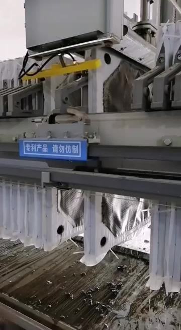 Auto cleaning filter clothes device
