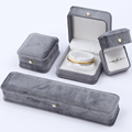 Hanhong Wholesale personalizzati personalizzati di gioielli di lusso per imballaggio in bracciale cravatta per le velluto grigio in velluto grigio ad anello gioiello 1