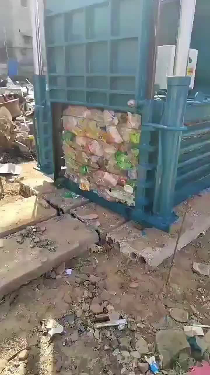 Baler bottiglie di plastica