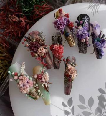Floral Nail Art, High-Quality Preserved Flower Design