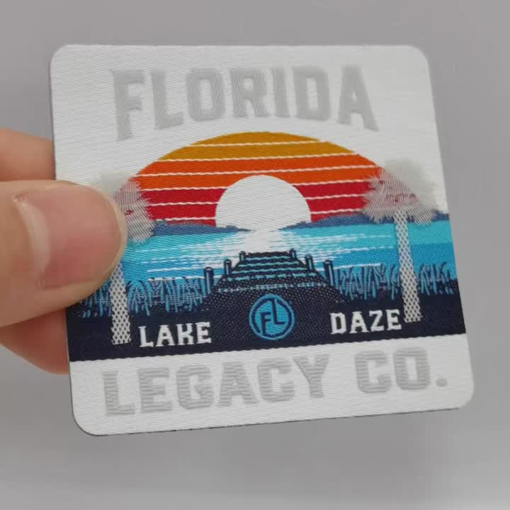 Label silikon perak dicetak pada lapisan tenunan