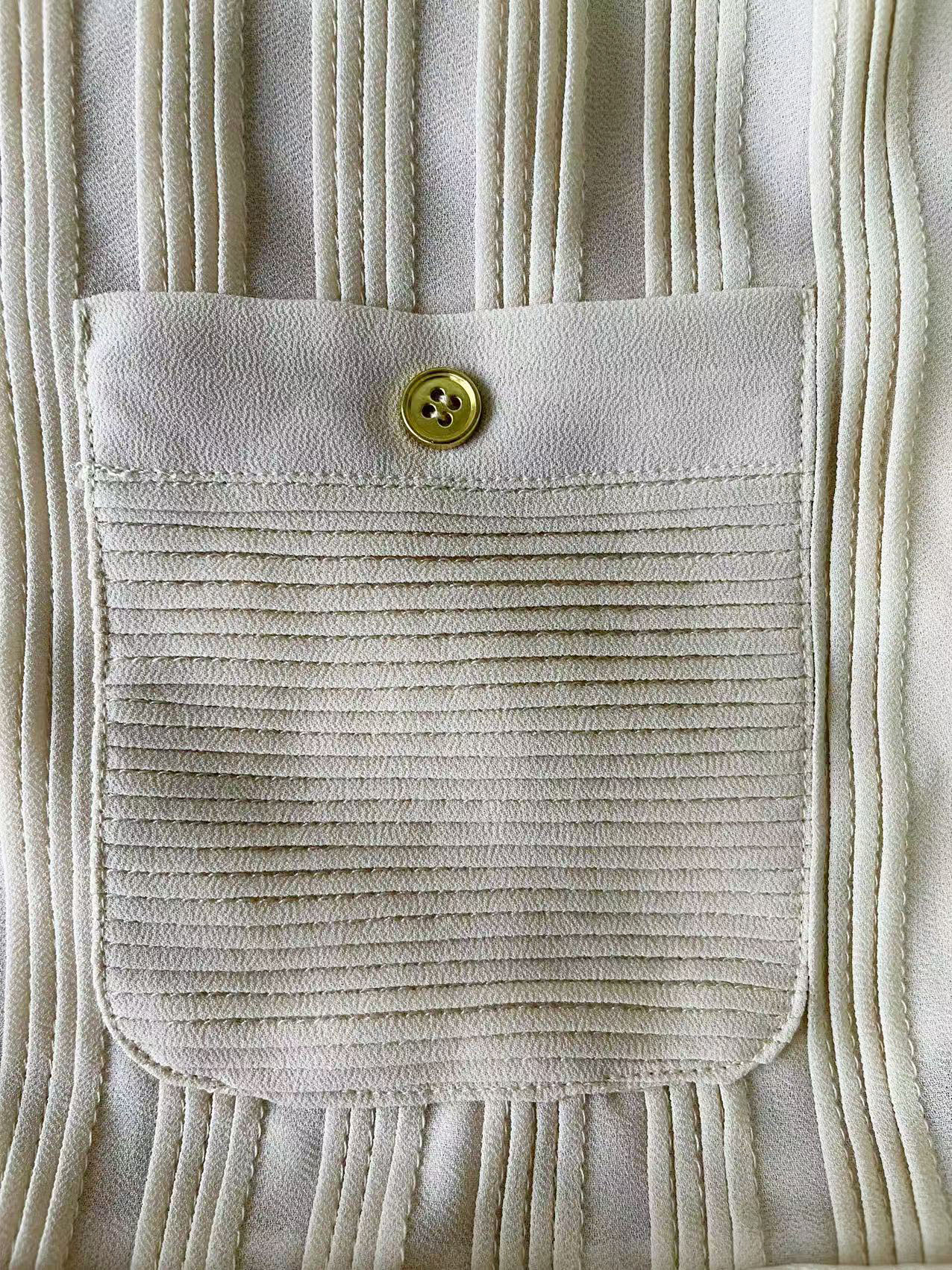 Small pleats available