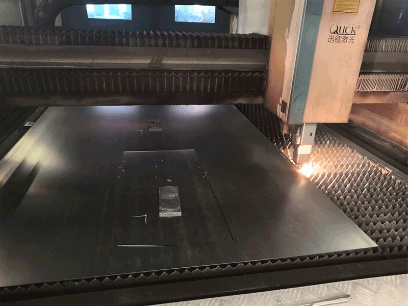 Laser cutting machine