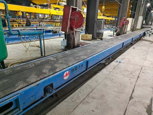 El sistema de cinta transportadora completamente cerrada para la industria de la construcción elimina las emisiones de polvo con una eficiencia de filtración del 99,9 %