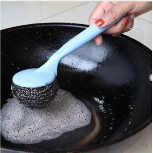 Scourer pembersih baja, scrubber cuci piring, atau bola pembersih bundar: Bisakah mereka merusak panci non-stick?