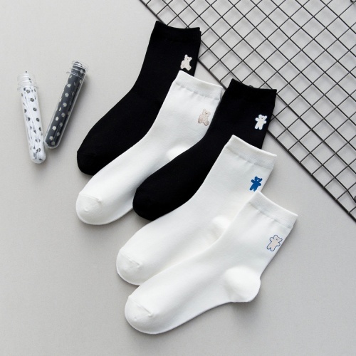 Meias esportivas versáteis para estudantes com design fofo de gato, meias de cano médio com design de gato