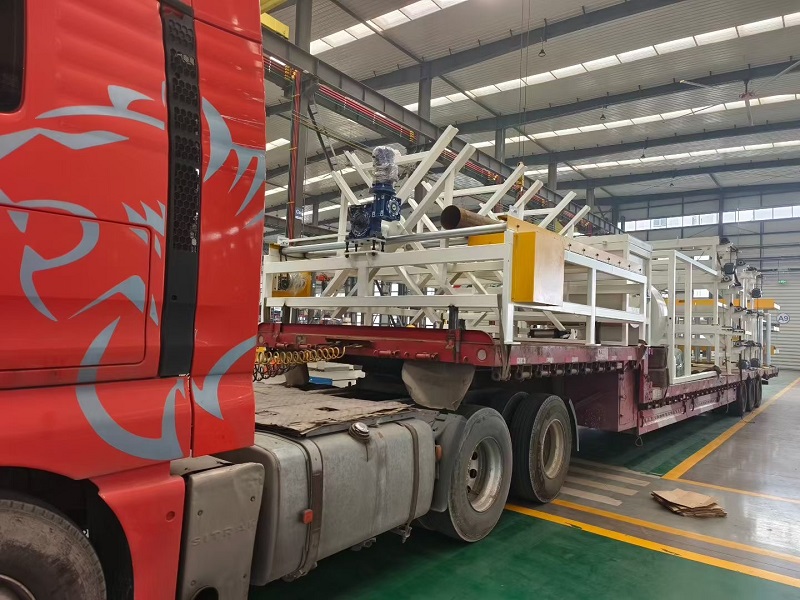 Shipment of composite thermal‑insulation external formwork equipment