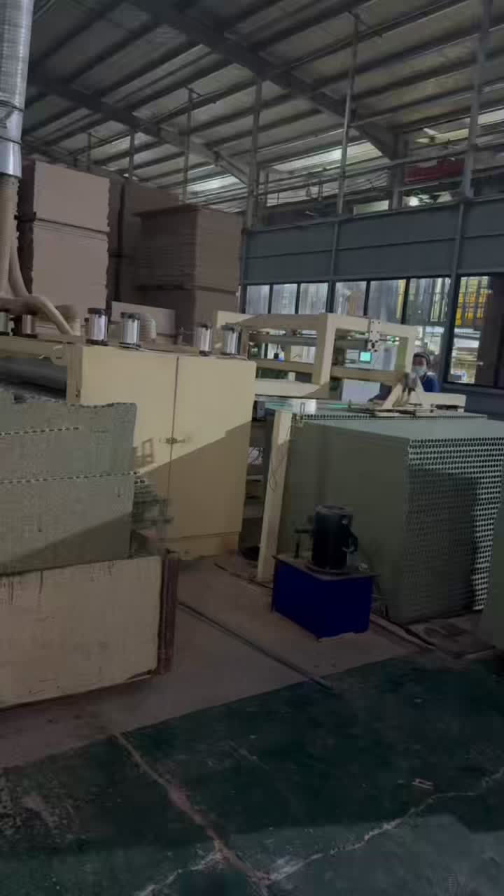 tuščiavidurė medžio drožlių plokštė - žalia