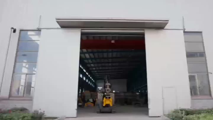 Trabalho de tiltrotator sobre demolição