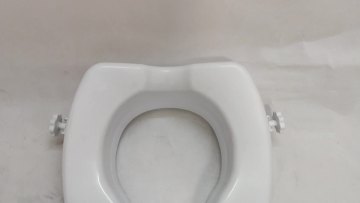 Bedside Commode Chair,Medical Folding Potty Chair for Adults,with Commode Bucket and Splash Guard1
