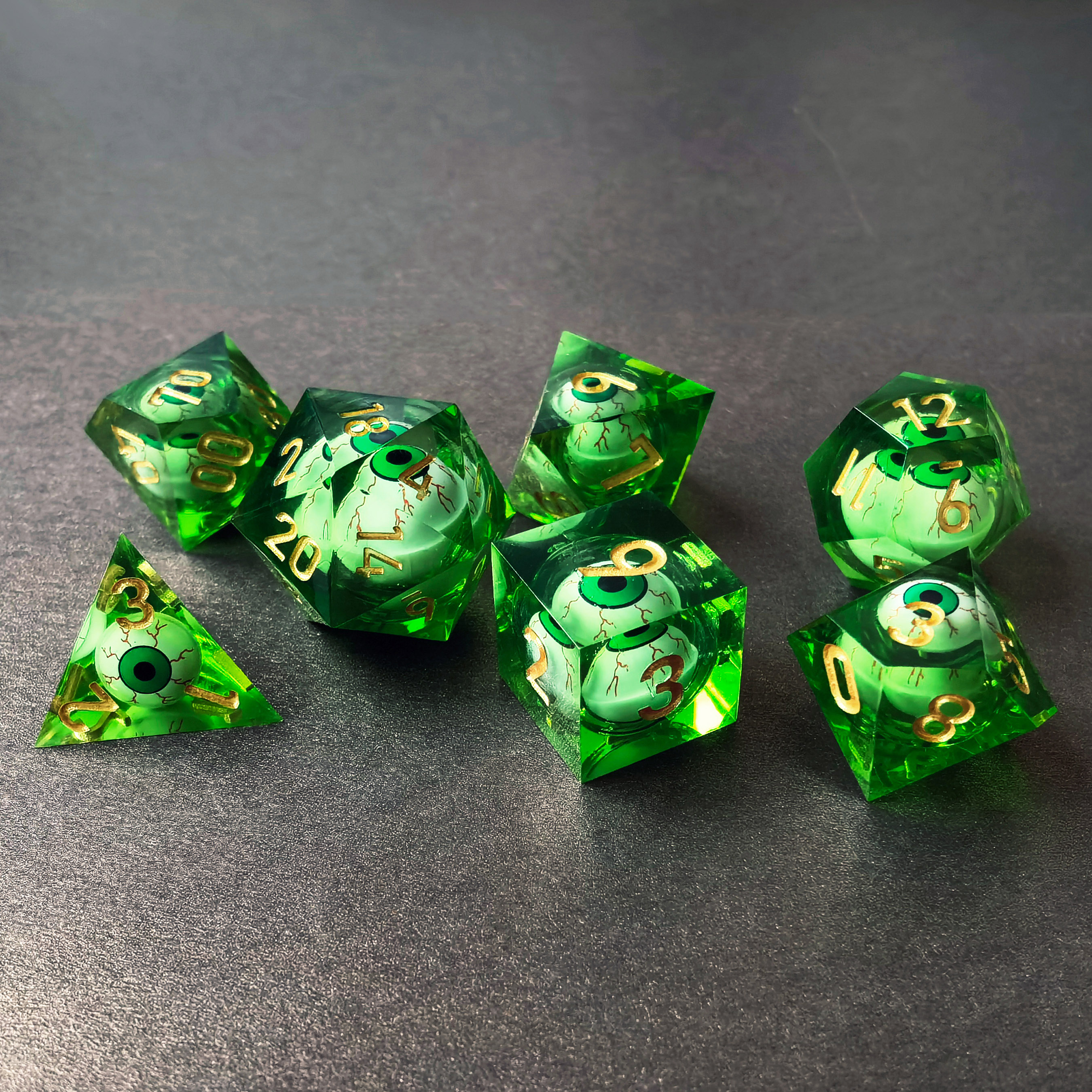 Polyhedral Dice with Real Rolling Eye