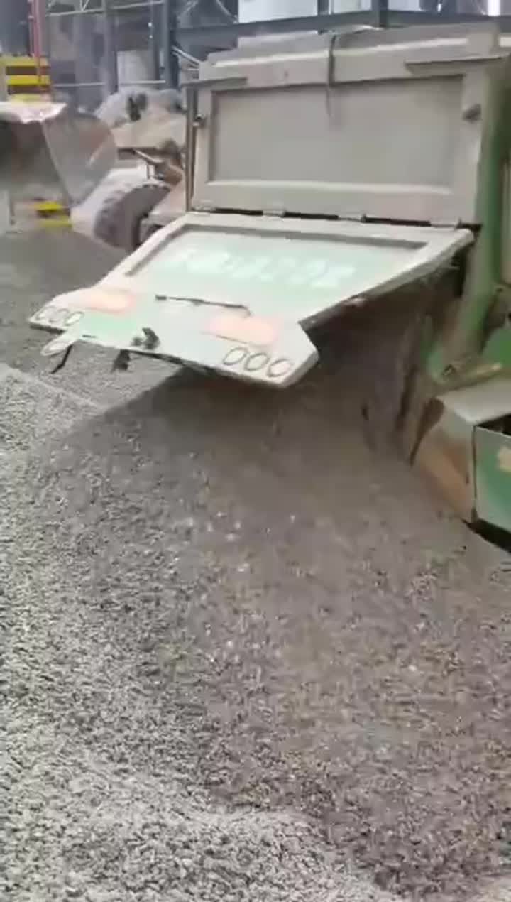 Dump semi-trailer