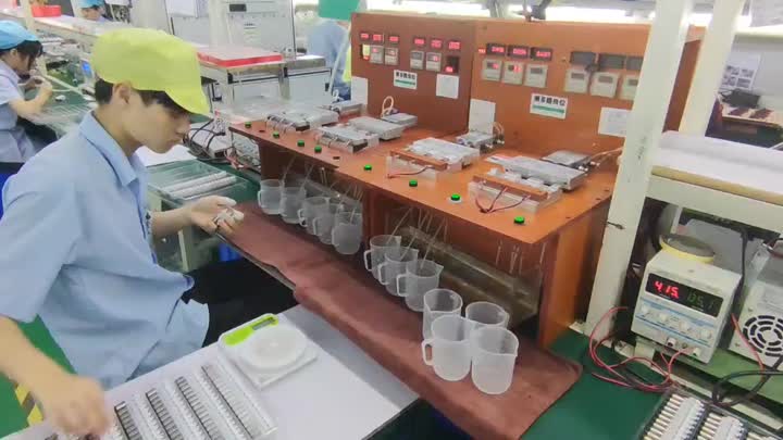 Pruebe el agua para la bomba de agua en el taller