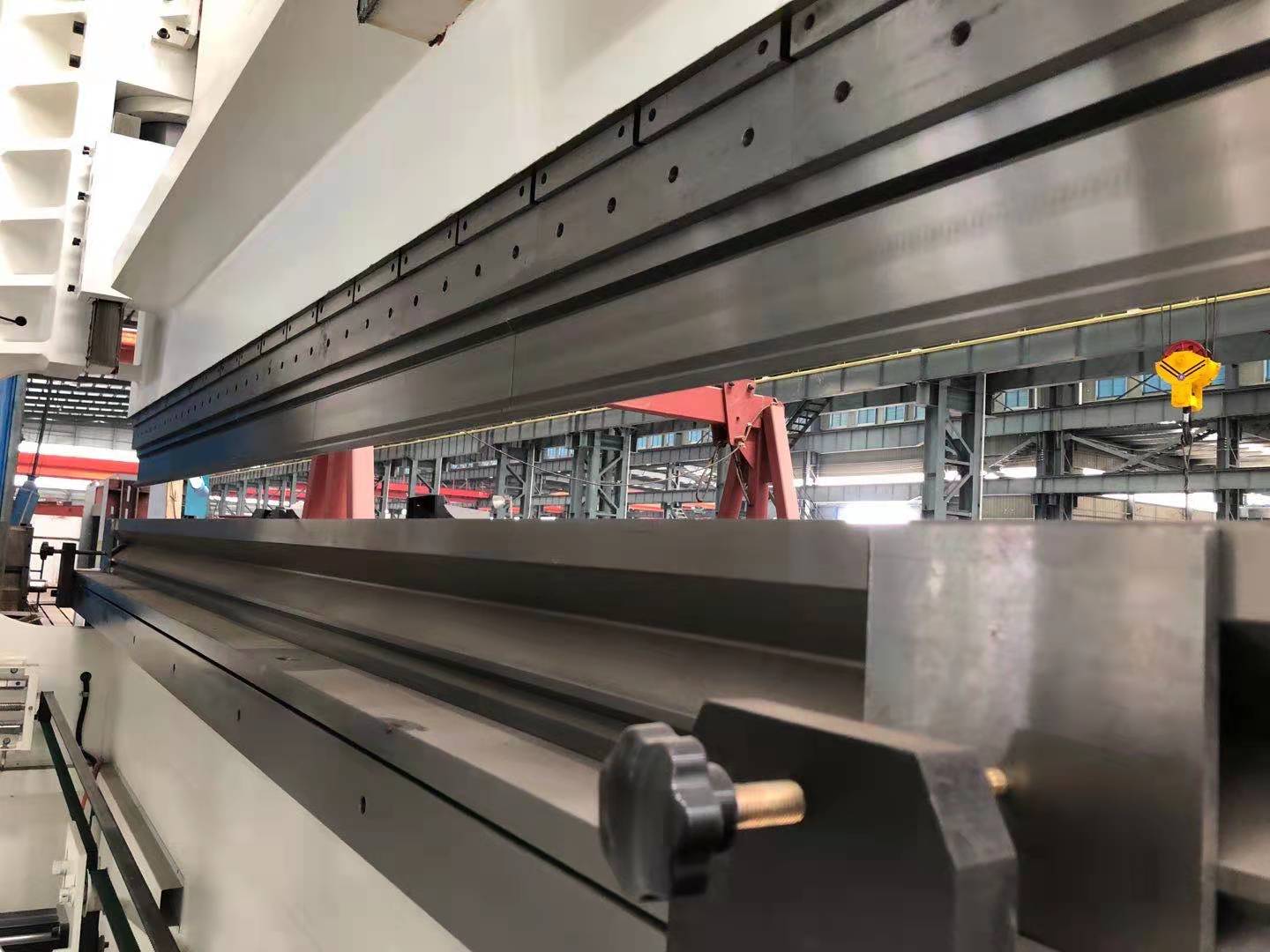 Maszyna hamulcowa CNC