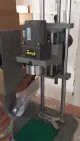 Máquina de crimpagem de perfume / máquina de limpeza de prensa de metal