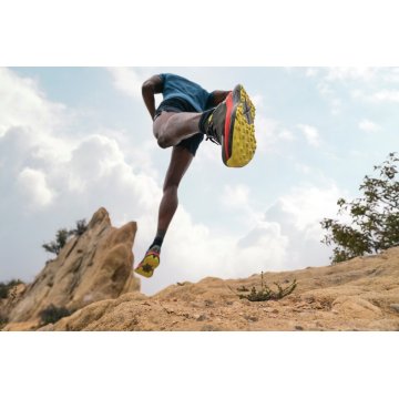 Hoka launches off-road racing shoes with two parallel carbon fiber plate