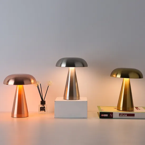 Lámpara de escritorio de metal recargable de inspiración vintage para ambiente acogedor1