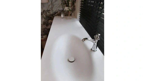 Modern kitchen application for single handle faucet