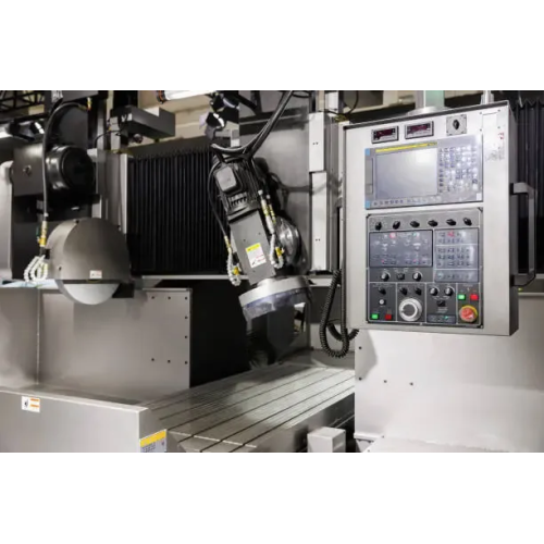 What Are the Differences between a Milling Machine and a Turning Machine?