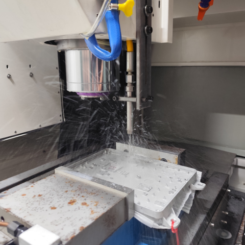 La tecnología de desbarbado por chorro de agua a alta presión impulsa la fabricación de equipos de comunicación 5G