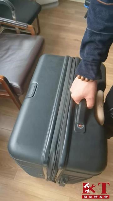 Suitcase weighing handle 3