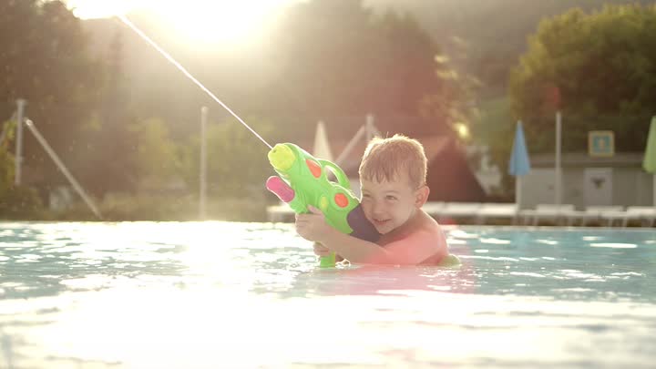 Juguete objetivo inflable de cocodrilo