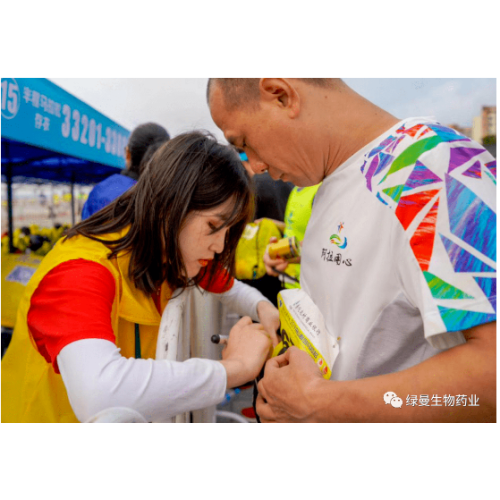 Go, lovely Lvman Cup half-marathon volunteers