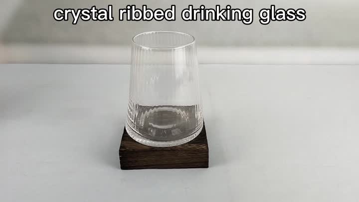 Kristallround gerippter personalisierter Whiskyglas