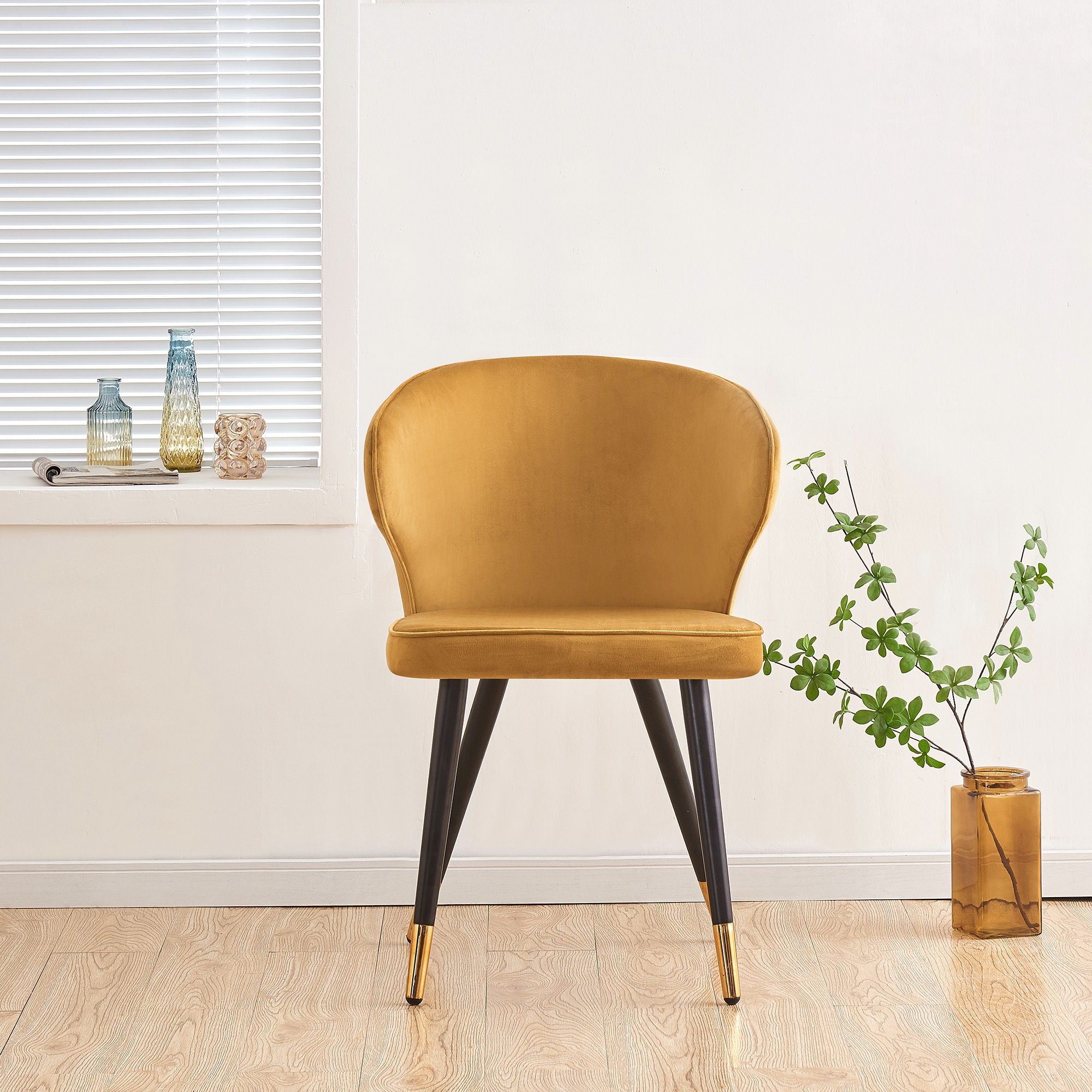 TL-23A14 Cadeira de jantar de veludo de mostarda de luxo com moldura de ferro preto e pernas com ponta dourada