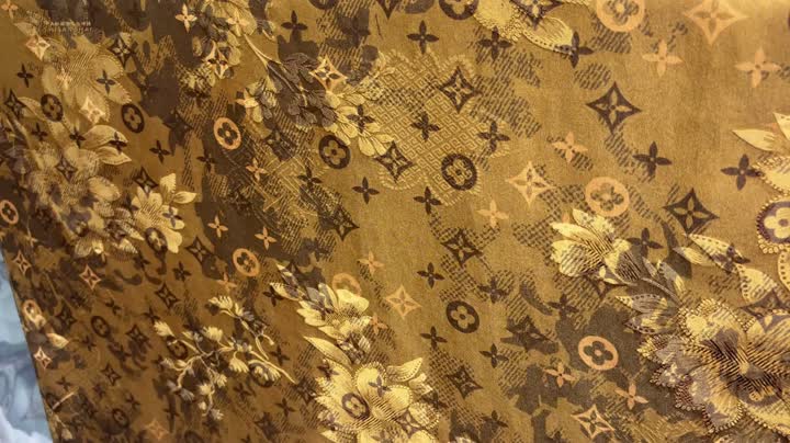 bufanda de seda con borlas