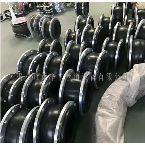 Under what circumstances does a Rubber Expansion Joint need to be equipped with a negative pressure ring?