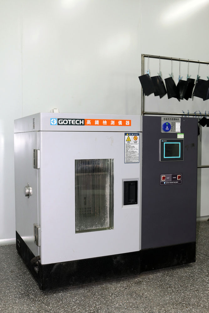 Constant temperature testing machine