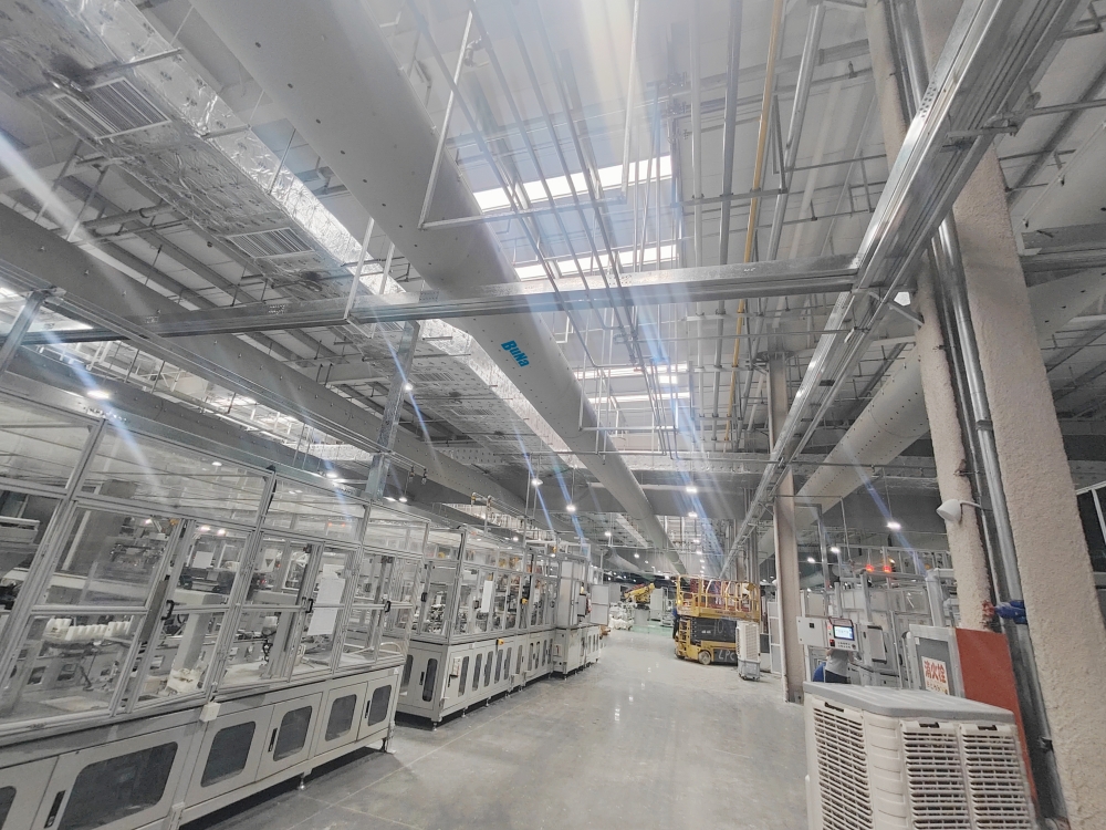 Which is more cost-effective, fabric ducts or traditional metal ducts