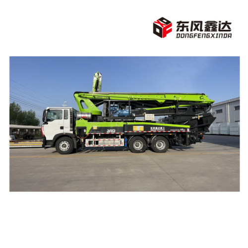Cidade de Xinxiang Dongfeng Xinda Heavy Industry Co., Ltd. lança caminhão-bomba de mistura integrado eficiente de 44 metros para construção de arranha-céus médios a altos