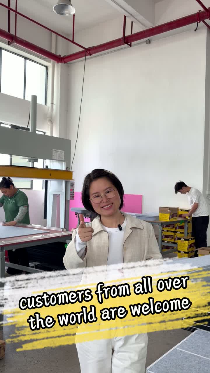 Nos especializamos en paneles acústicos de lamas, paneles acústicos de poliéster, paneles acústicos perforados, paneles acústicos ranurados y más.