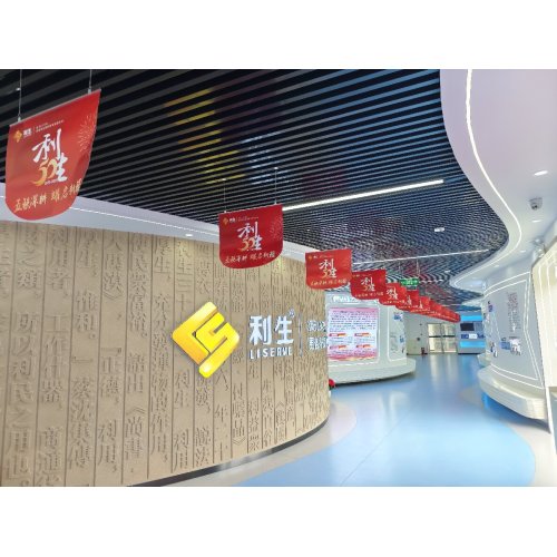 Liserve: 50 лет безопасных классов — от нетоксичных парт до безопасного экспериментального оборудования